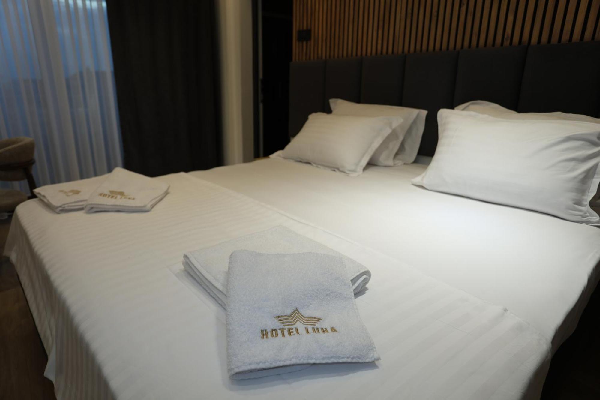 Hotel Luna Prizren Bagian luar foto
