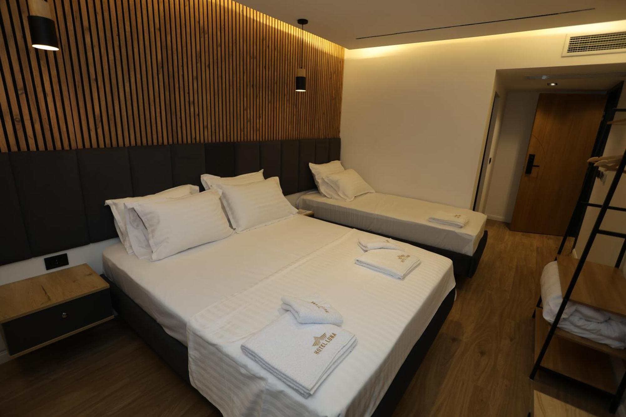 Hotel Luna Prizren Bagian luar foto